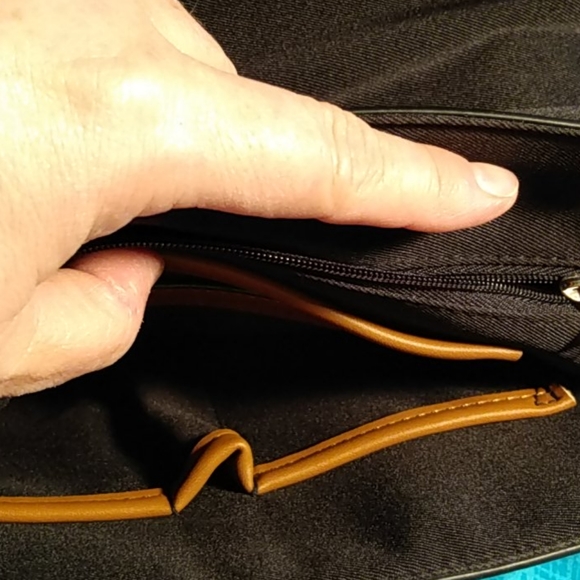 Kelly and Katie large purse - Picture 5 of 7